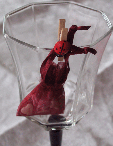 Verre et sachet de bonbons