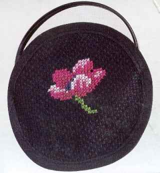 Un &eacute;tui &agrave; miroir brod&eacute; pour Odile