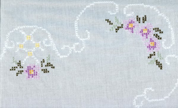 Nappe aux fleurs violettes