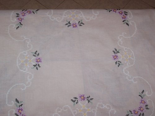 Nappe aux fleurs violettes