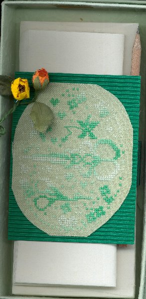 Ovale ciseaux sur du papier &agrave; lettre