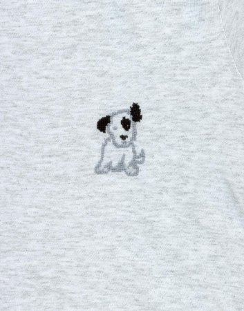 Un chien en noir et blanc